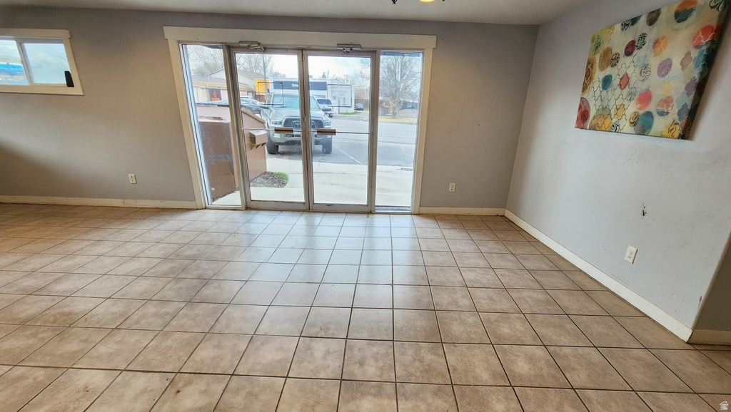 820 W COLUMBIA LN photo 3