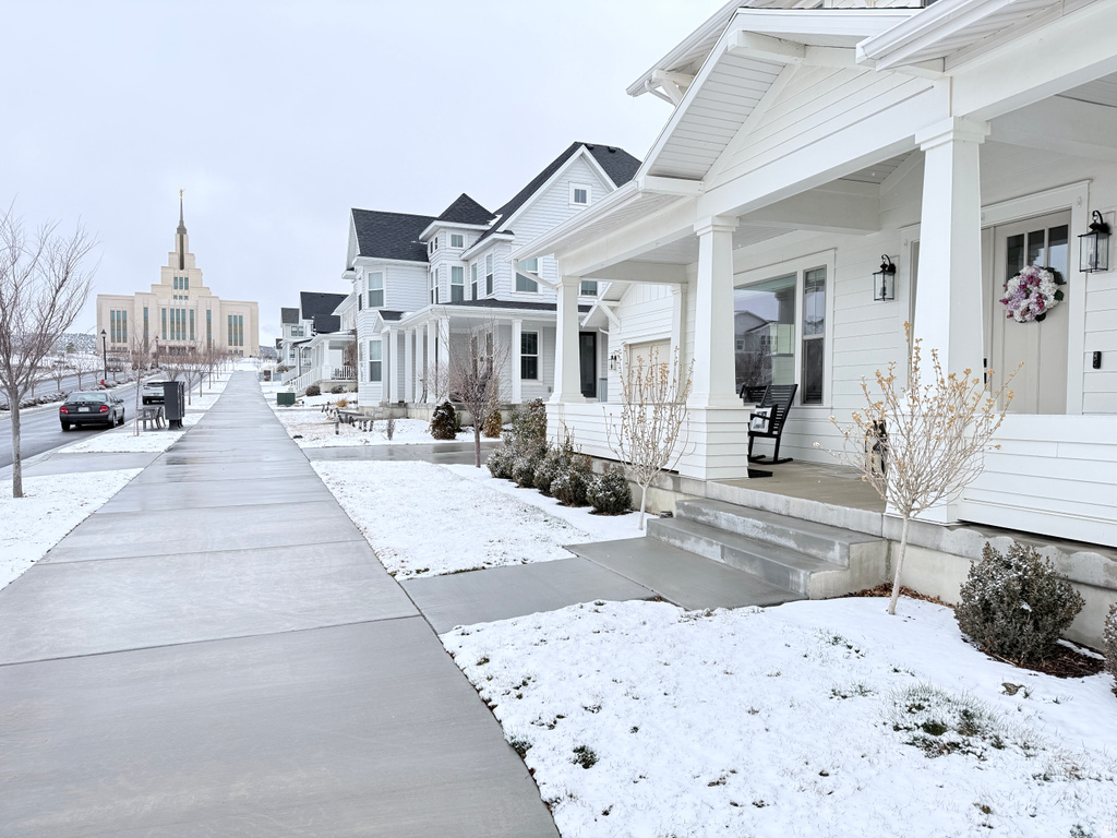 552 W FOUNDERS BLVD Saratoga Springs, UT 84045