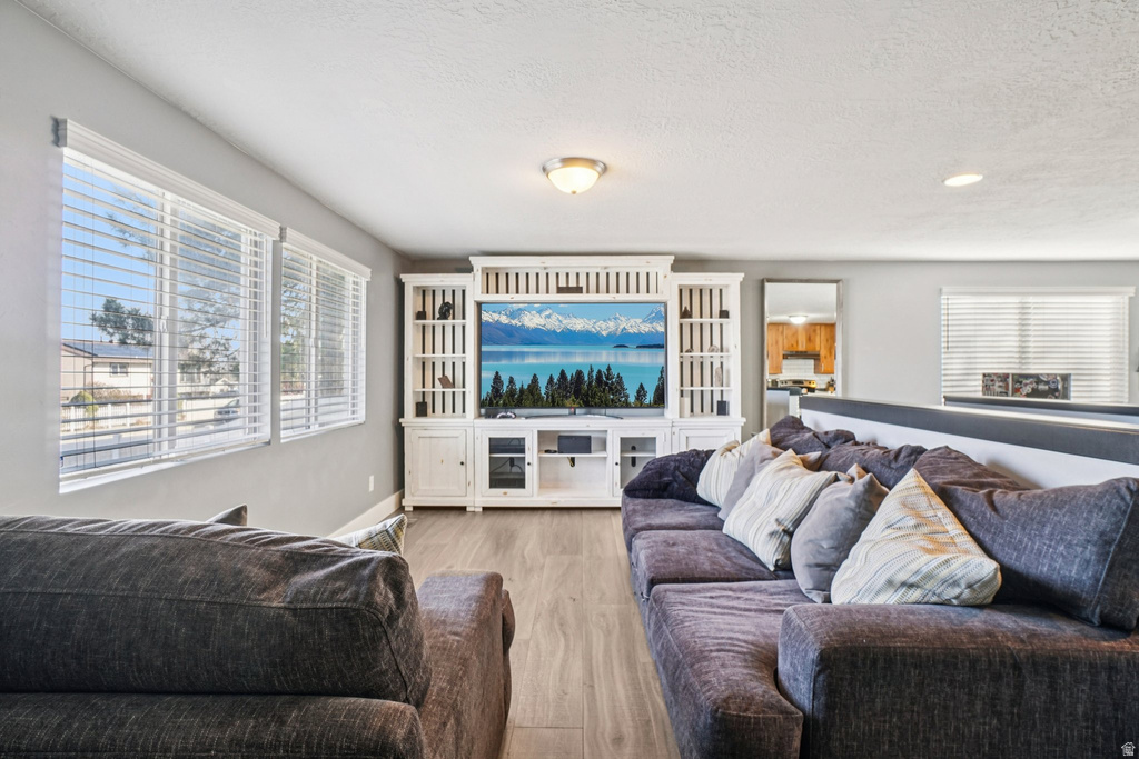 7185 W TENWAY DR West Valley City, UT 84128