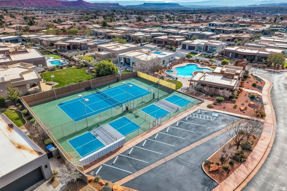 633 E FLINT ROCK CIR Ivins, UT 84738