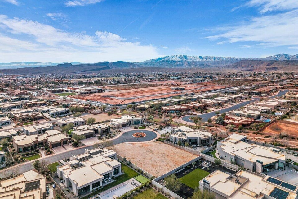 633 E FLINT ROCK CIR Ivins, UT 84738