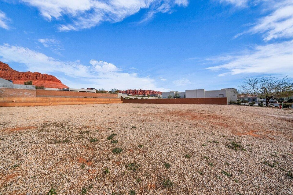 633 E FLINT ROCK CIR Ivins, UT 84738