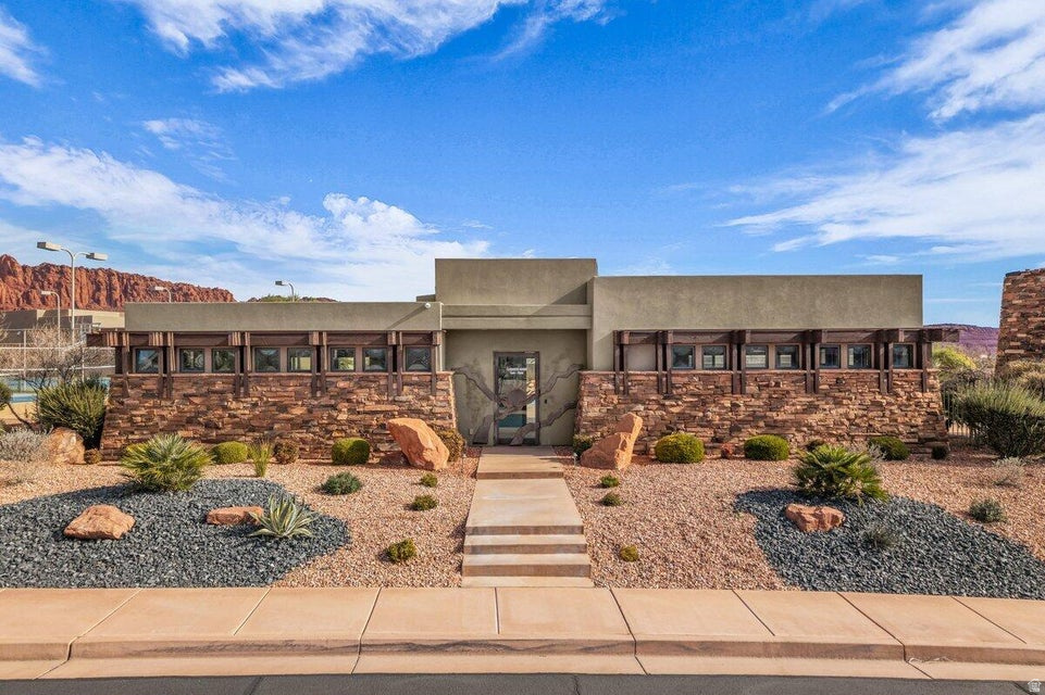 633 E FLINT ROCK CIR Ivins, UT 84738