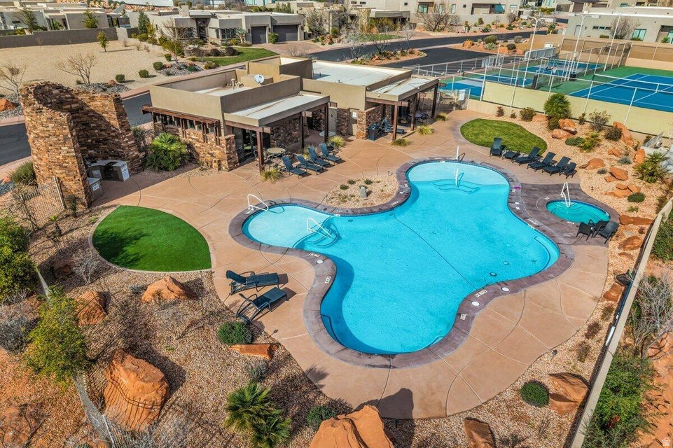 633 E FLINT ROCK CIR Ivins, UT 84738