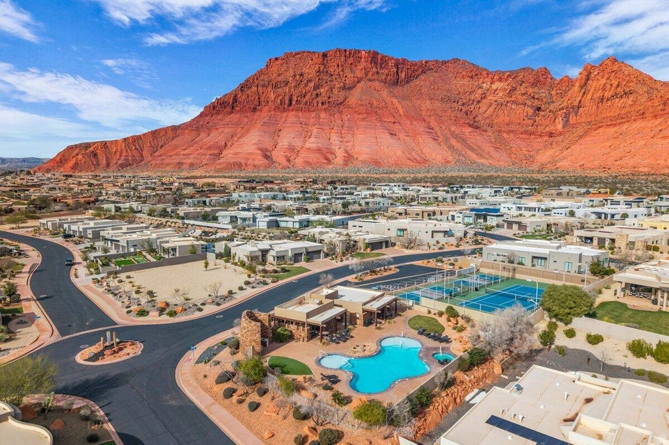 633 E FLINT ROCK CIR Ivins, UT 84738