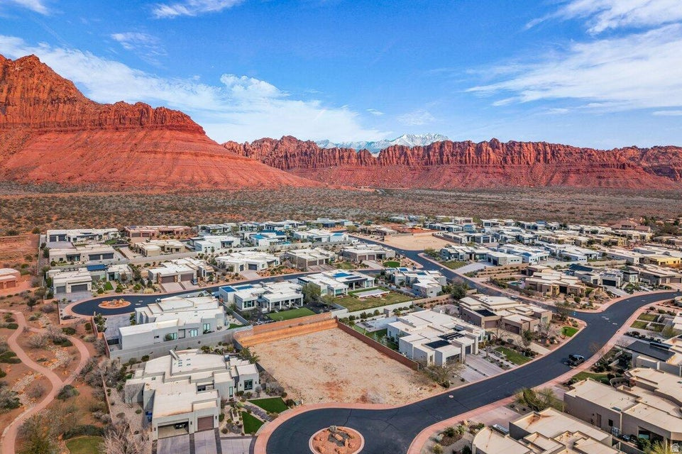 633 E FLINT ROCK CIR Ivins, UT 84738