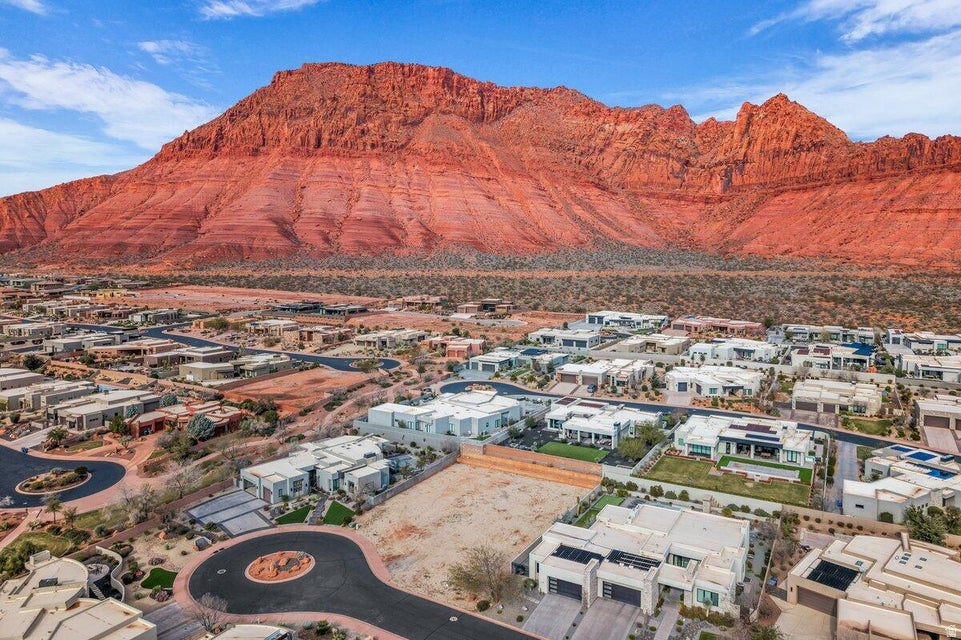 633 E FLINT ROCK CIR Ivins, UT 84738