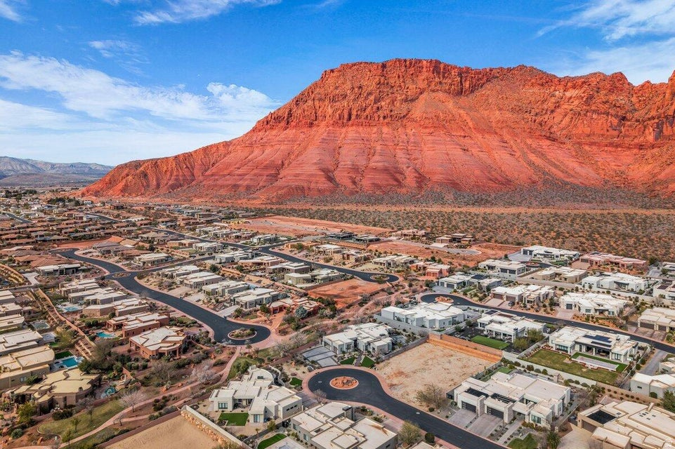 633 E FLINT ROCK CIR Ivins, UT 84738