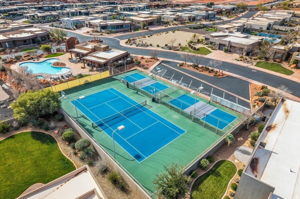 633 E FLINT ROCK CIR Ivins, UT 84738