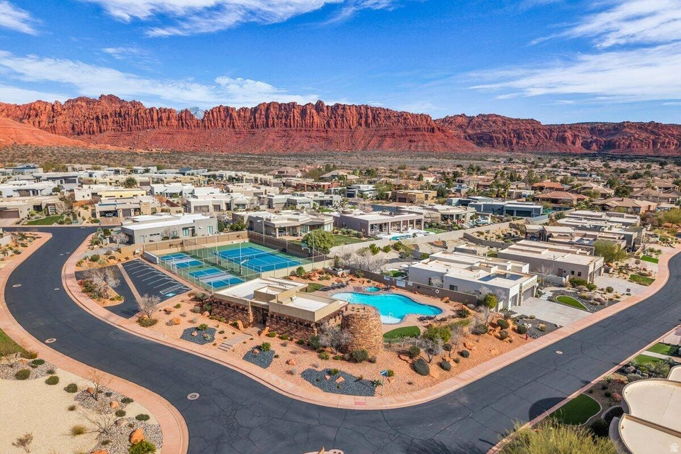 633 E FLINT ROCK CIR Ivins, UT 84738