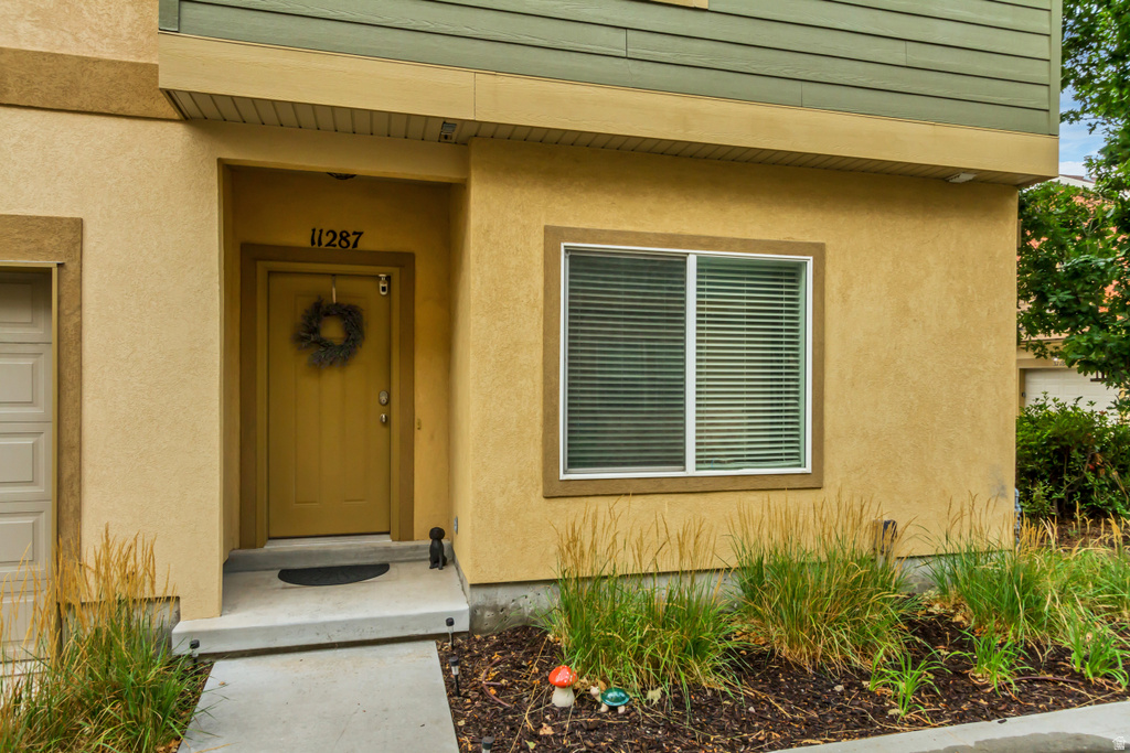 11287 S WINTER BLUFF LN South Jordan, UT 84095