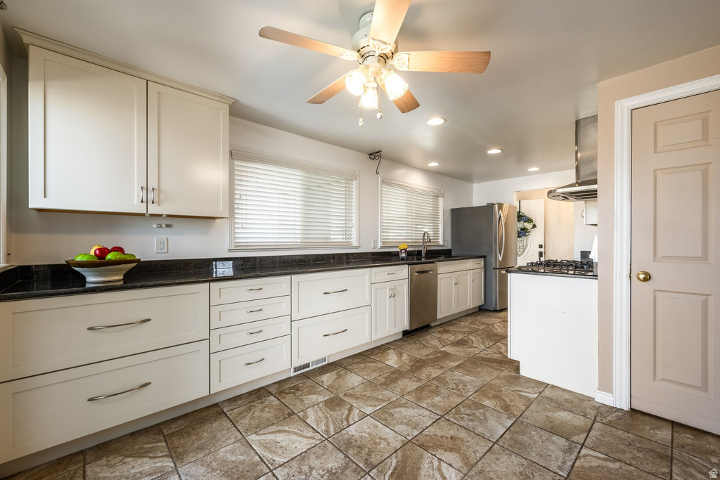 2602 W 4600 S Roy, UT 84067