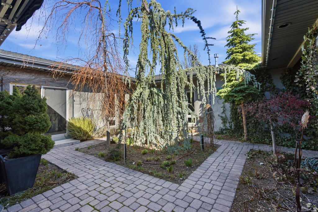 145 W CARNESECCA CT Mapleton, UT 84664