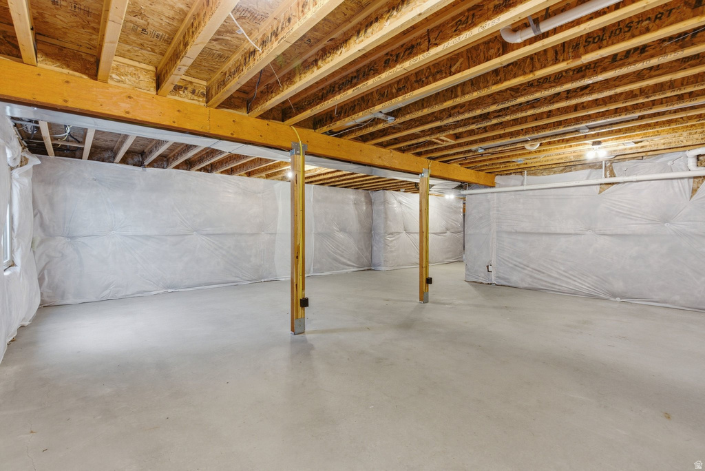 145 W CARNESECCA CT Mapleton, UT 84664