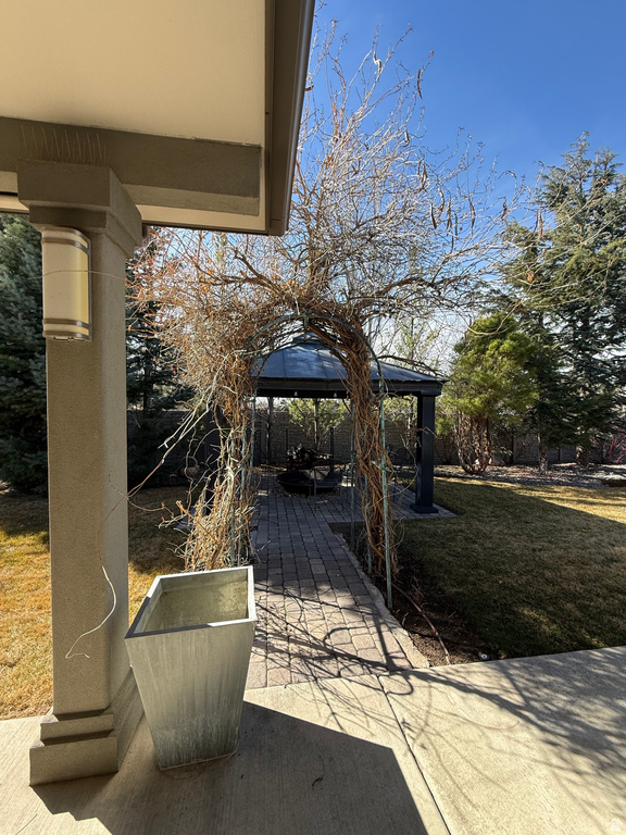 145 W CARNESECCA CT Mapleton, UT 84664