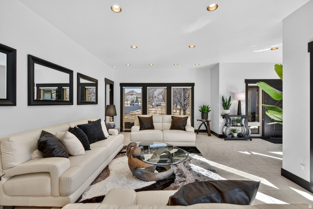 145 W CARNESECCA CT Mapleton, UT 84664