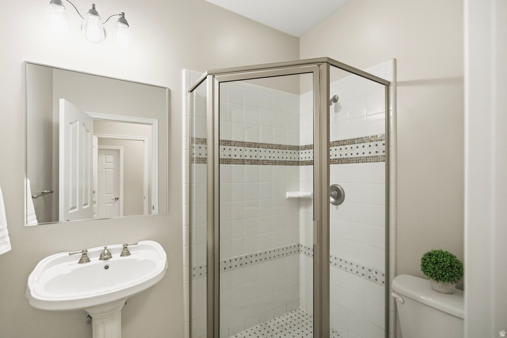 609 S PARKWAY DR North Salt Lake, UT 84054