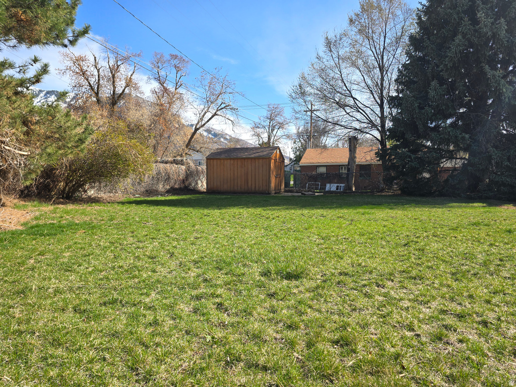 2084 ROBINS AVE Ogden, UT 84401