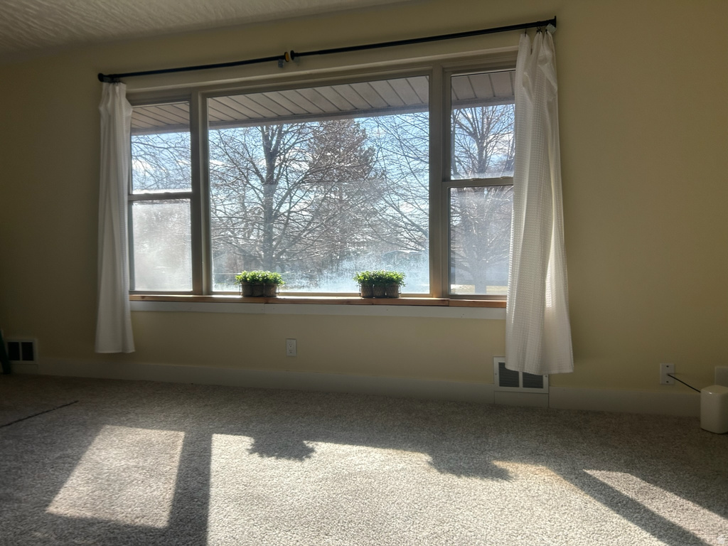 2084 ROBINS AVE Ogden, UT 84401