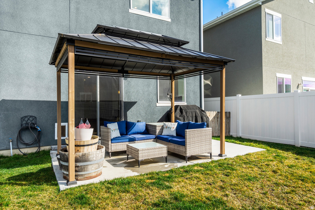 2094 W LYDIA LN Syracuse, UT 84075