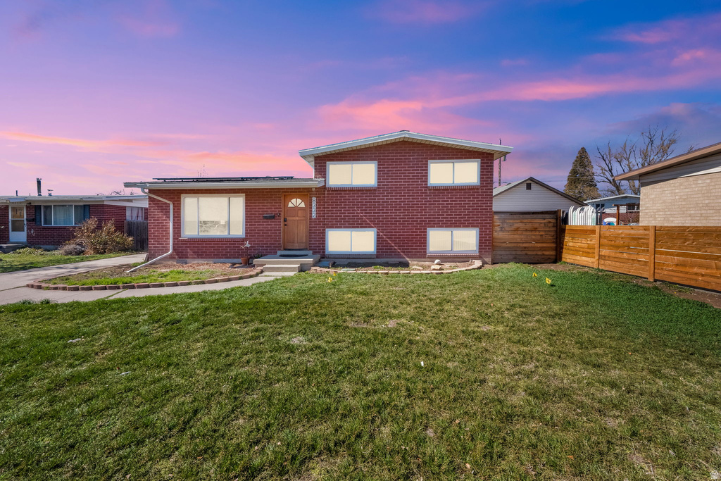 8332 S HAYES ST Midvale, UT 84047