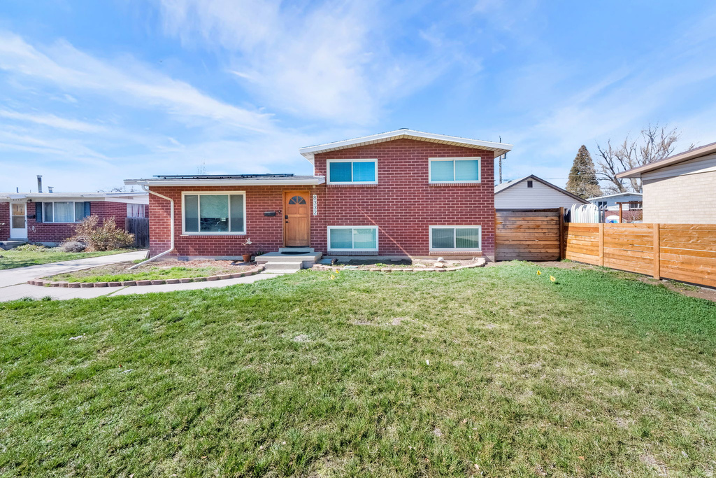 8332 S HAYES ST Midvale, UT 84047