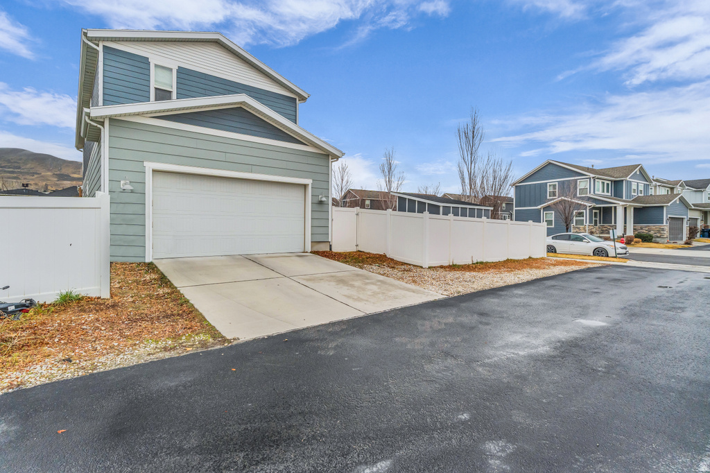 15176 S BATTLE DR Bluffdale, UT 84065