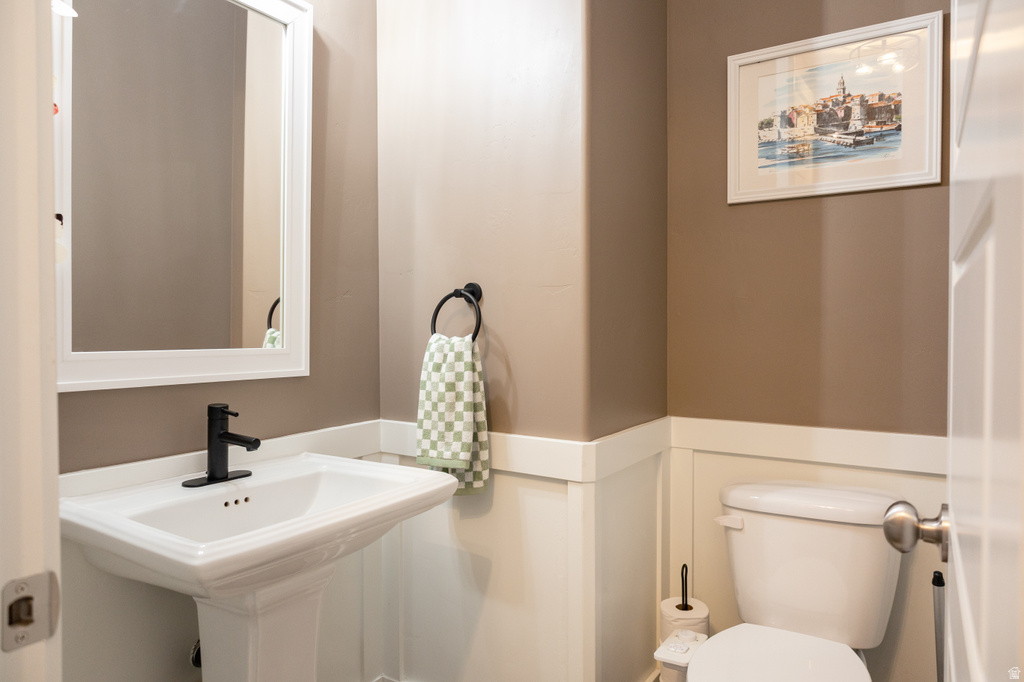 8023 S PINEWOOD DR Sandy, UT 84094