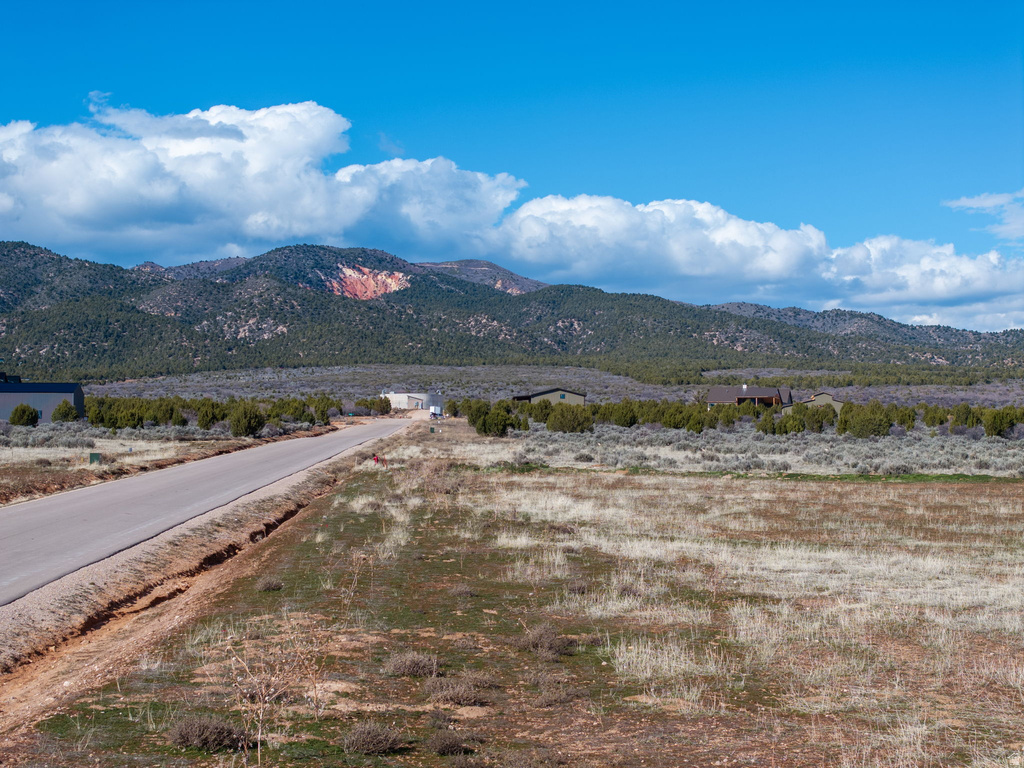 1705 E 460 N New Harmony, UT 84757