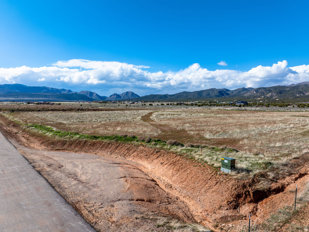 1705 E 460 N New Harmony, UT 84757