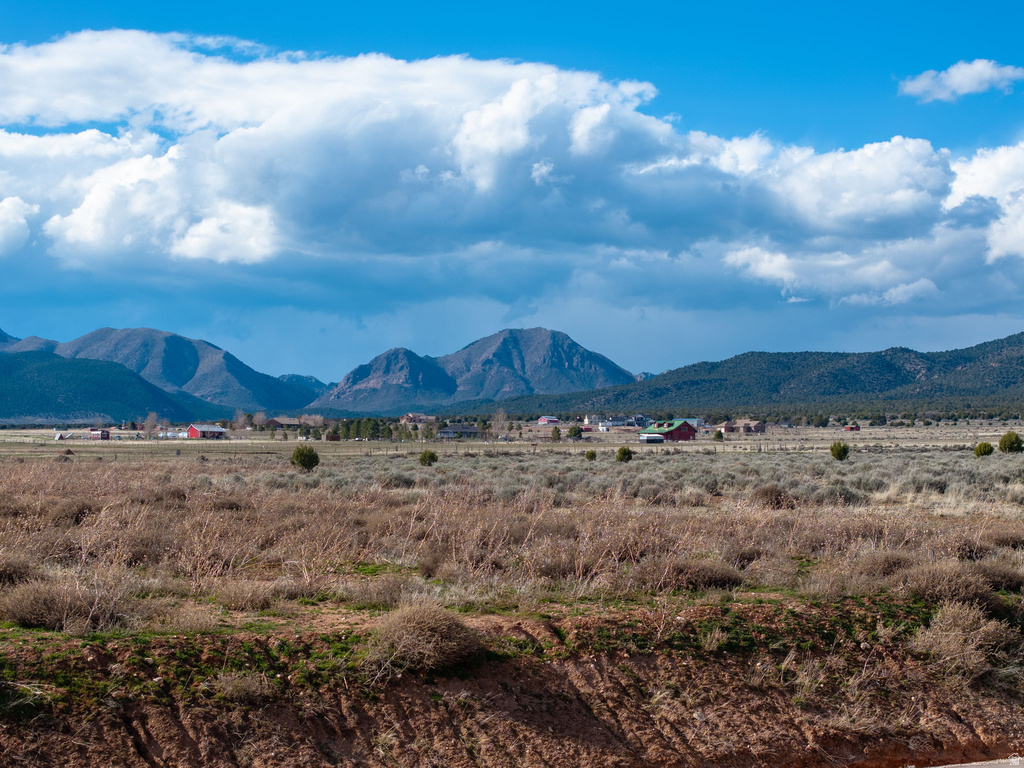 1705 E 460 N New Harmony, UT 84757