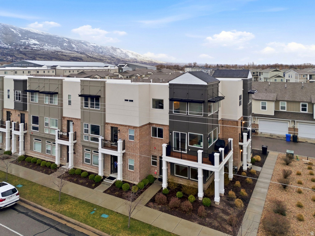 1196 W CLARK LN Farmington, UT 84025