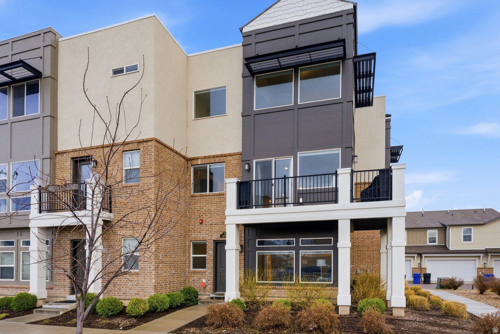 1196 W CLARK LN Farmington, UT 84025