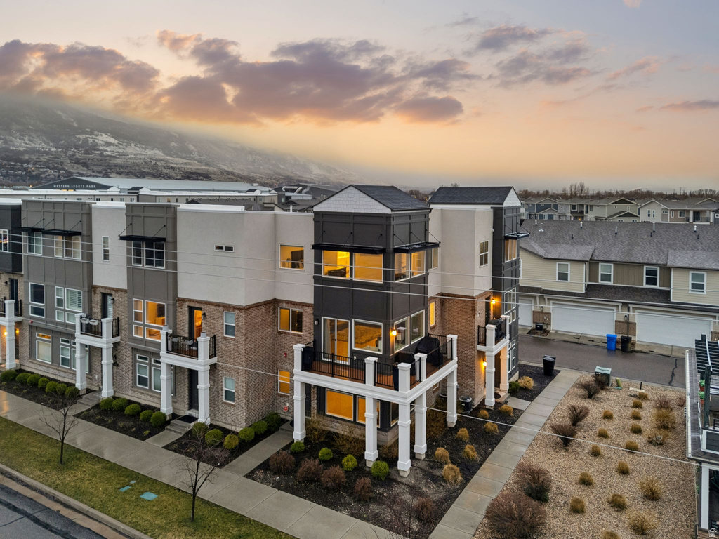 1196 W CLARK LN Farmington, UT 84025