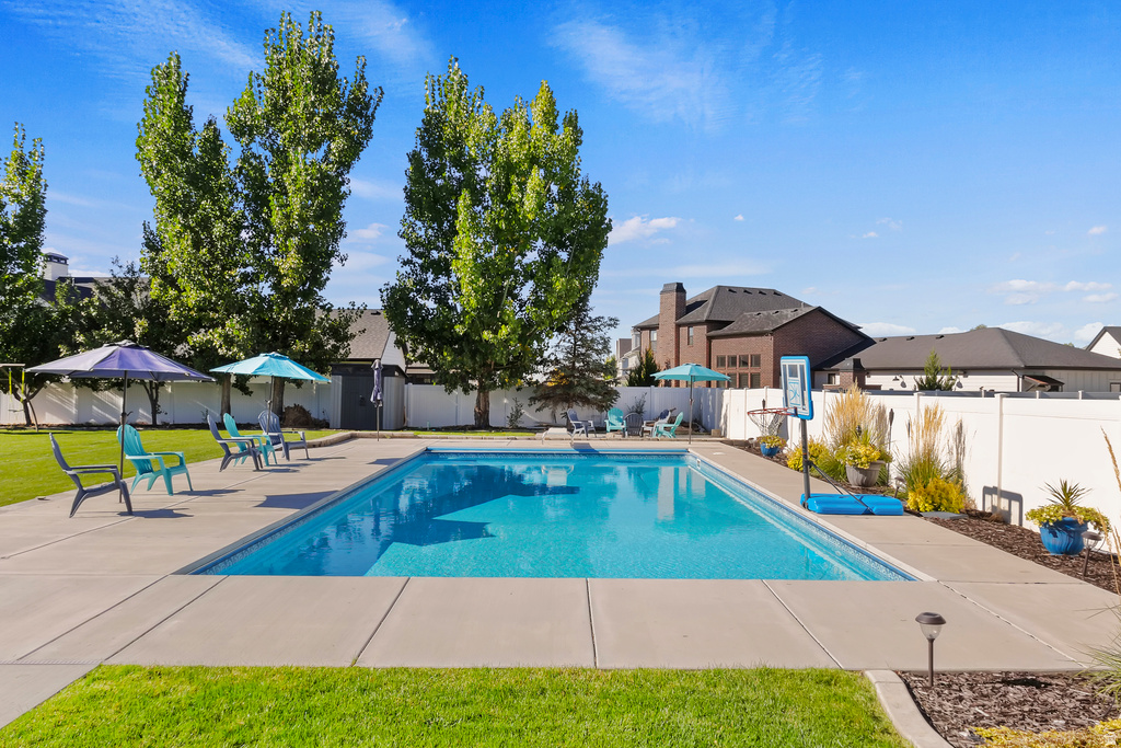 2011 W HILL ST Kaysville, UT 84037