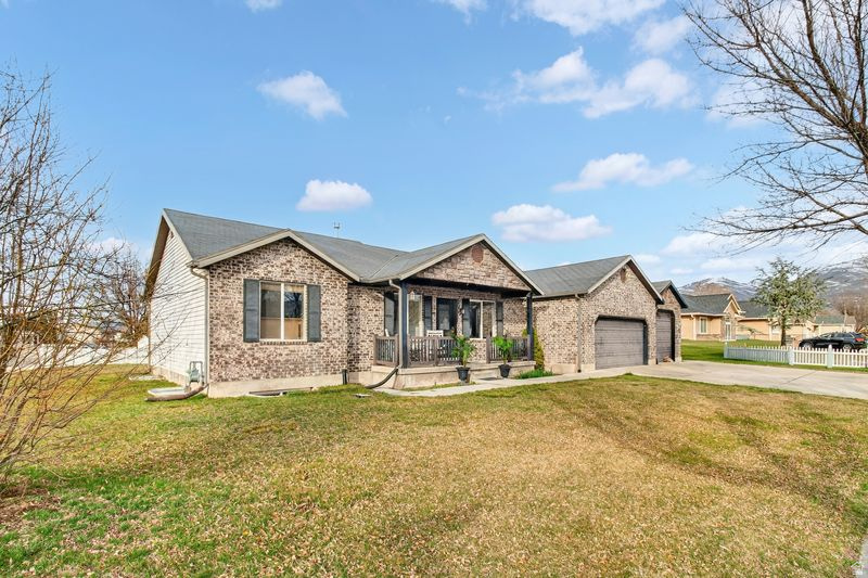 922 W 2100 S Woods Cross, UT 84087