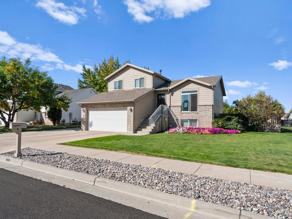 1643 N 2225 W Clinton, UT 84015