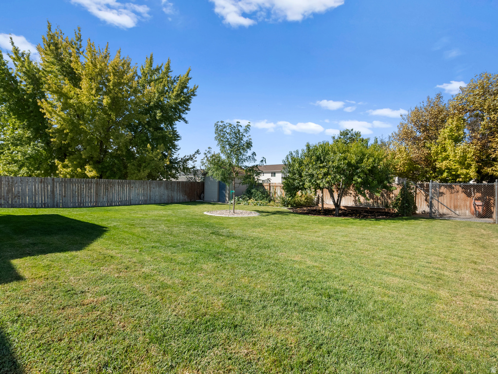 1643 N 2225 W Clinton, UT 84015