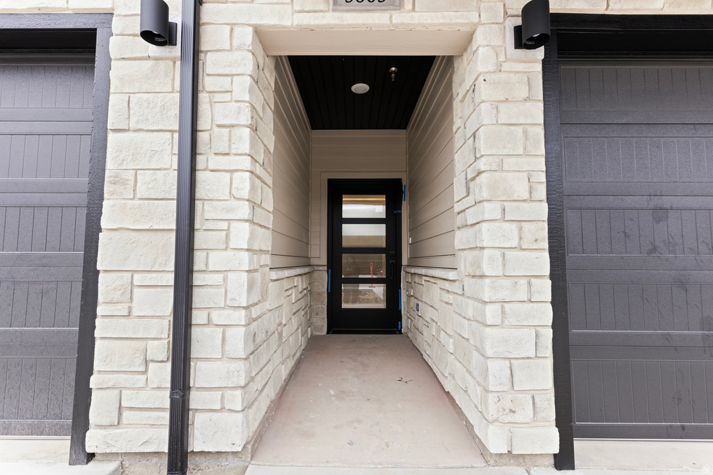 5865 N JEEDER DR Mountain Green, UT 84050