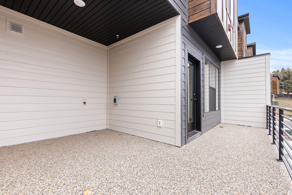 5865 N JEEDER DR Mountain Green, UT 84050