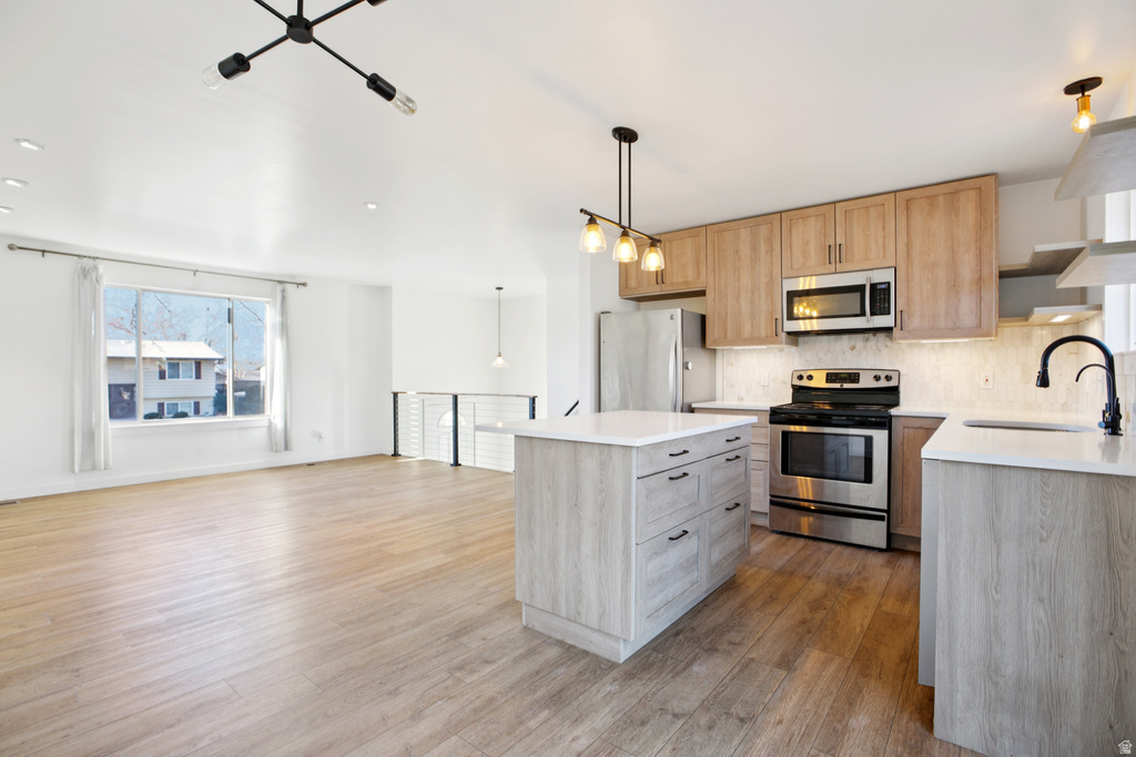 569 E ALOHA LN Sandy, UT 84070