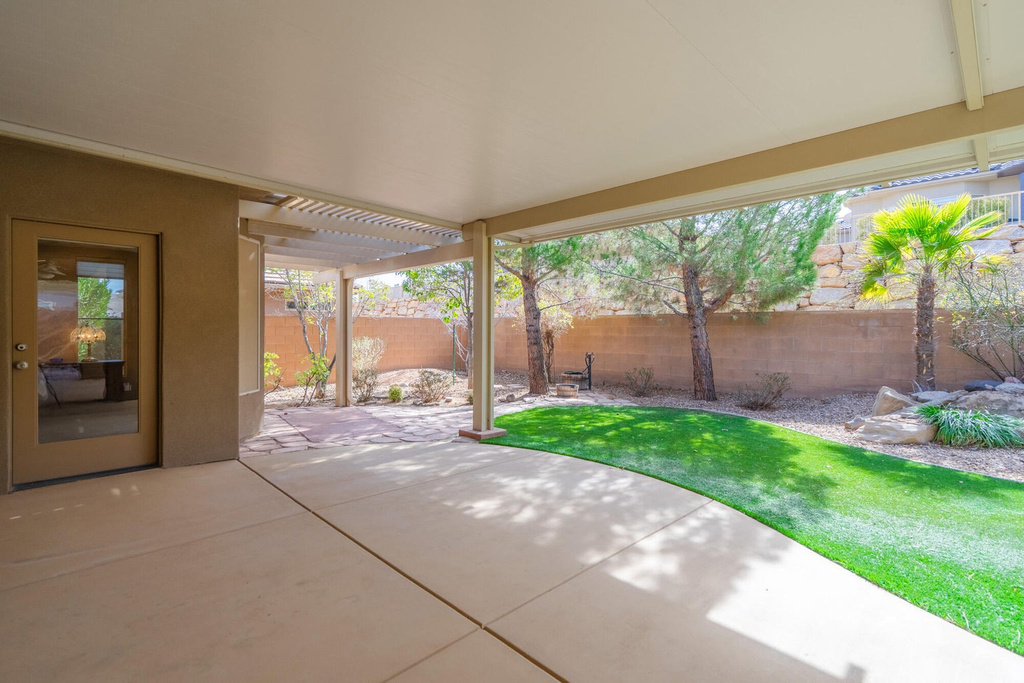 1545 W BONITA BAY CIR St George, UT 84790