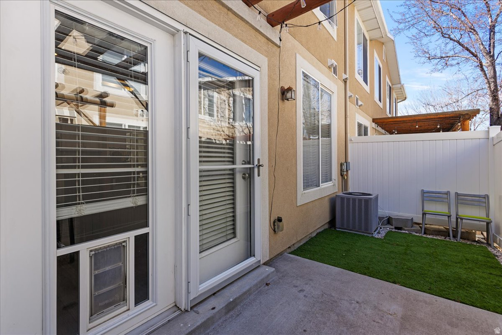 628 W CREEK BLUFF CV Sandy, UT 84070