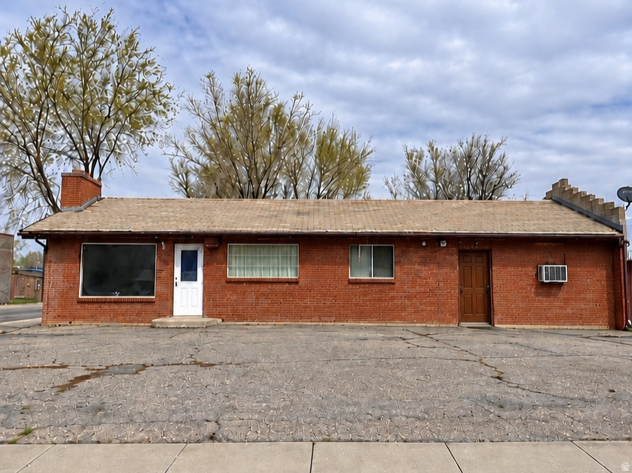 225 E MAIN ST