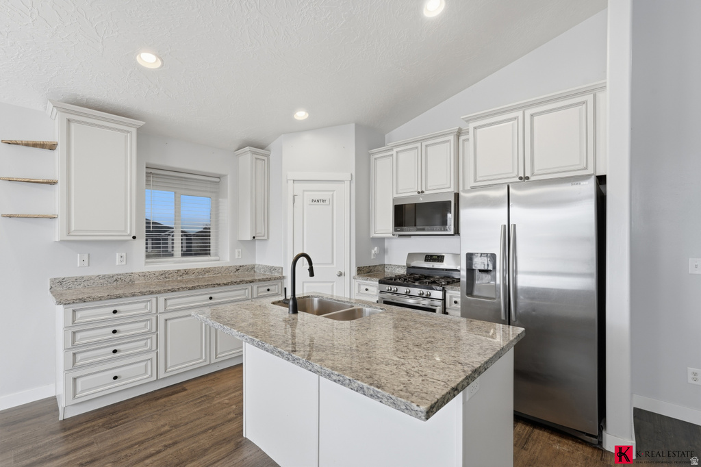 927 N PETRO DR Tooele, UT 84074