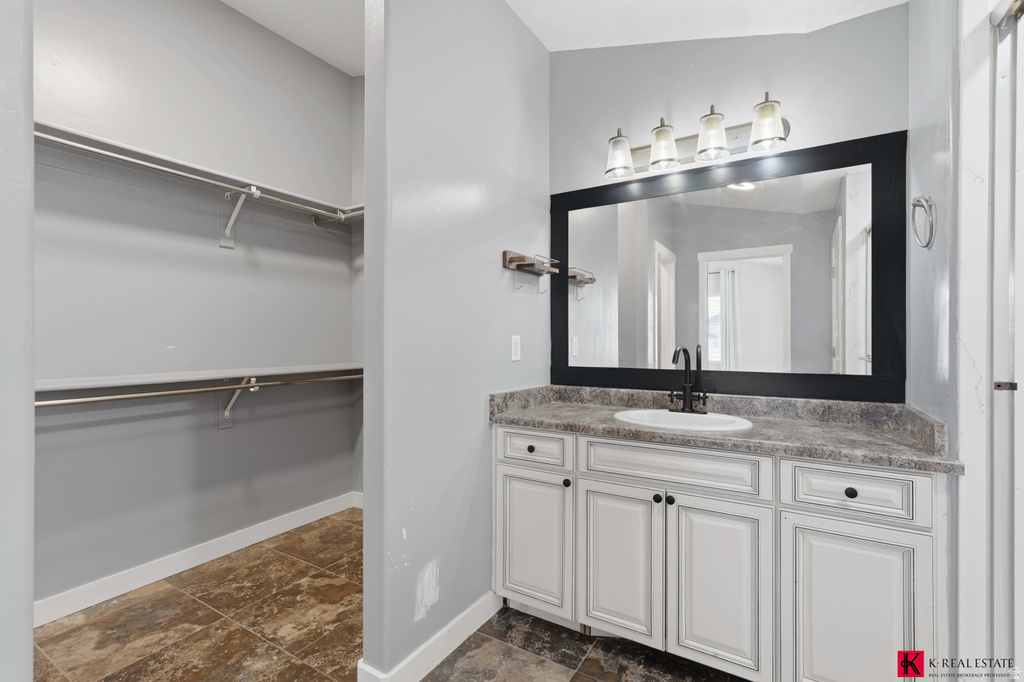 927 N PETRO DR Tooele, UT 84074