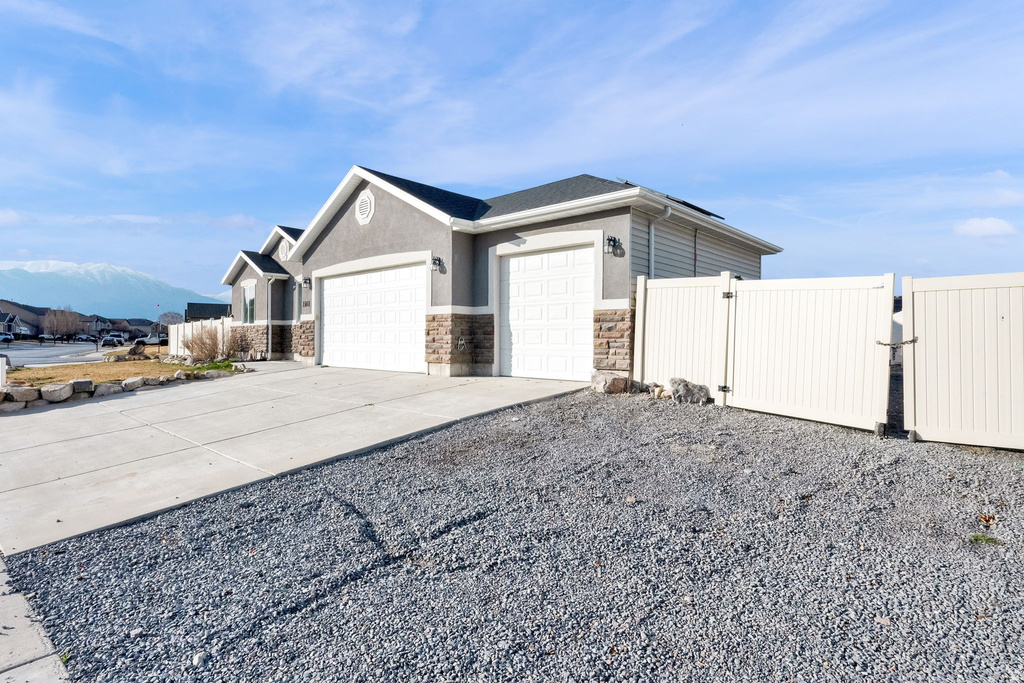 1161 E RAVEN WAY Eagle Mountain, UT 84005