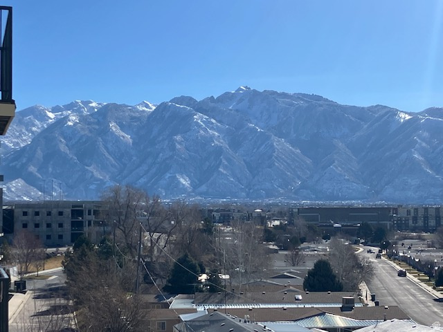 194 W ALBION VILLAGE WAY #303 Sandy, UT 84070