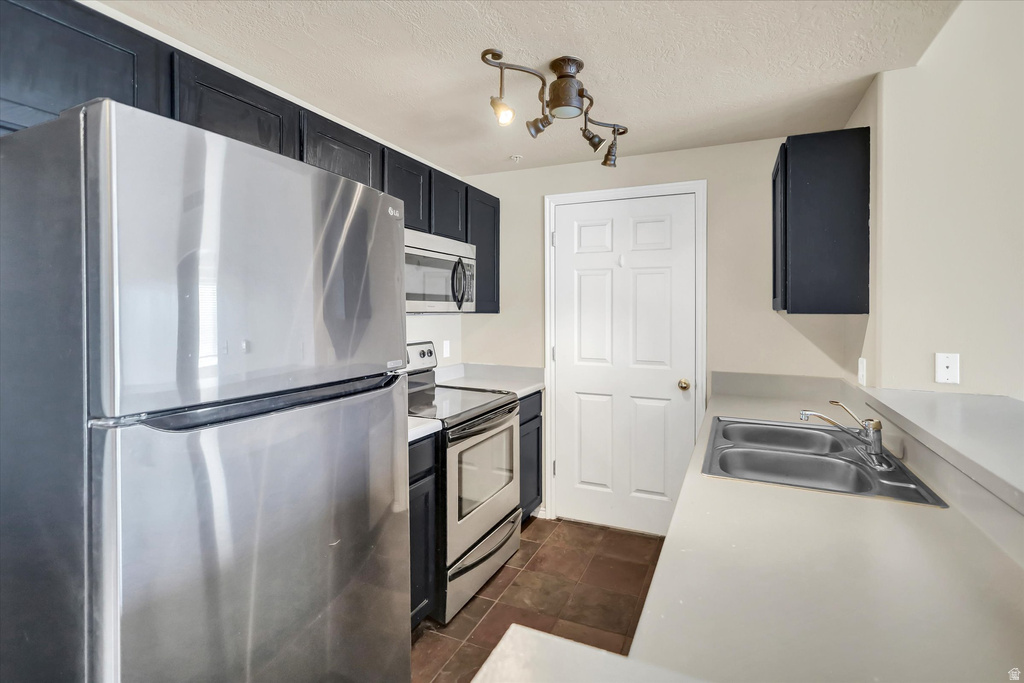 194 W ALBION VILLAGE WAY #303 Sandy, UT 84070