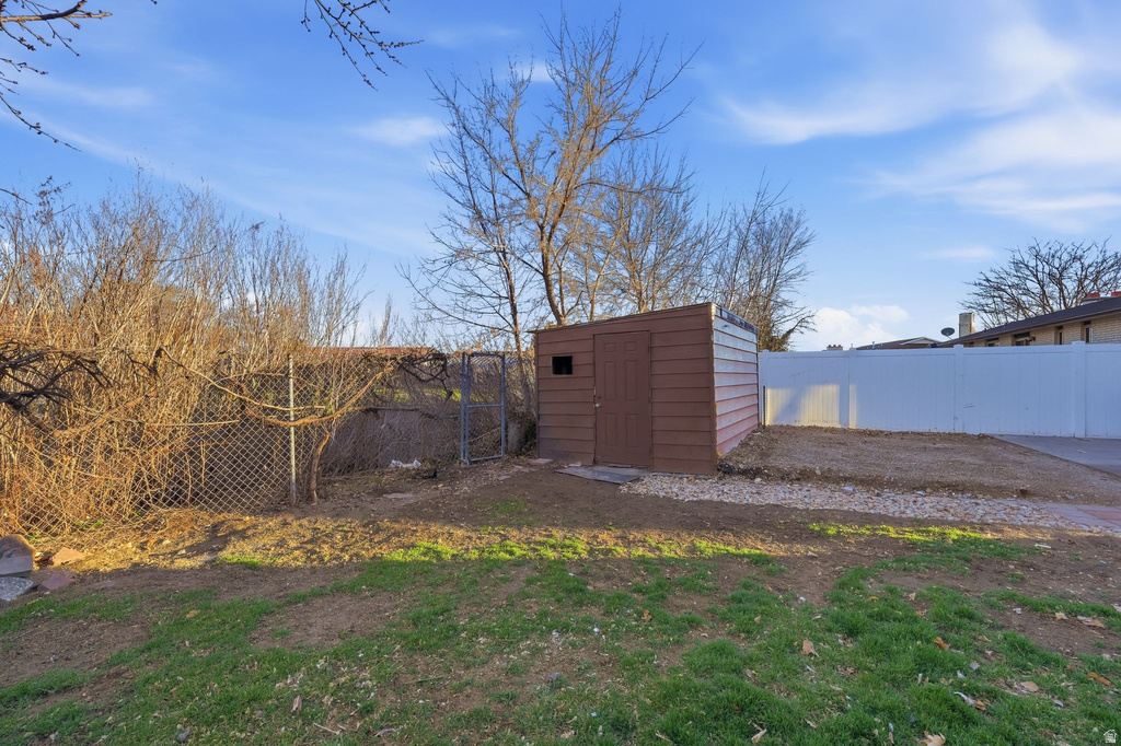 6869 S LARABROOK WAY West Jordan, UT 84084